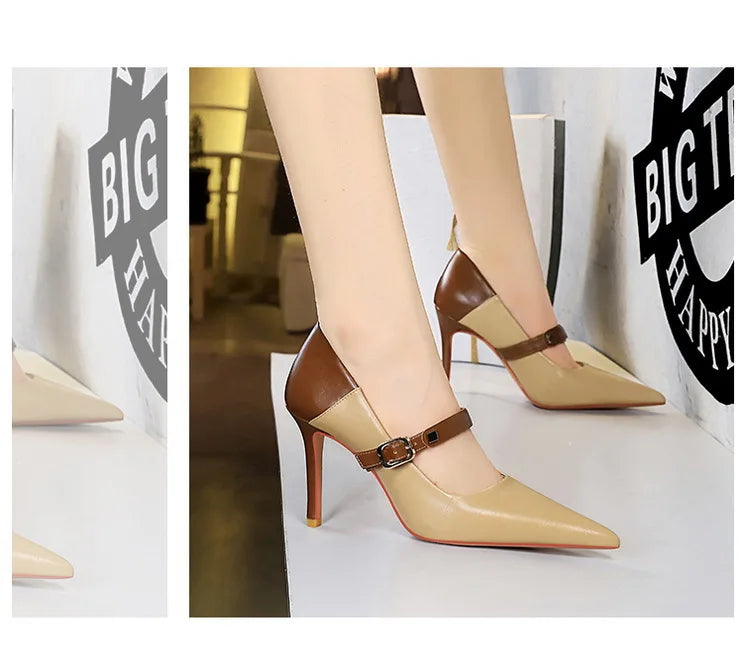 נעלי עקב שפיץ דמוי עור בעיטור אבזם - MARGARET