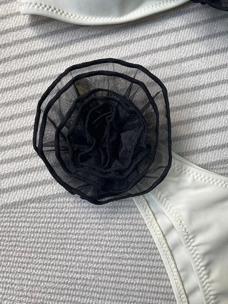 בגד ים ביקיני חזיית סטרפלס בעיטור אפליקציות פרחים - פלורה