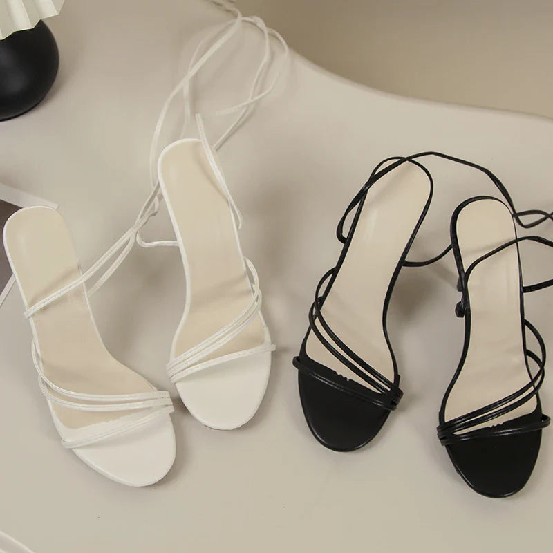 סנדלי עקב קשירה - LOLA