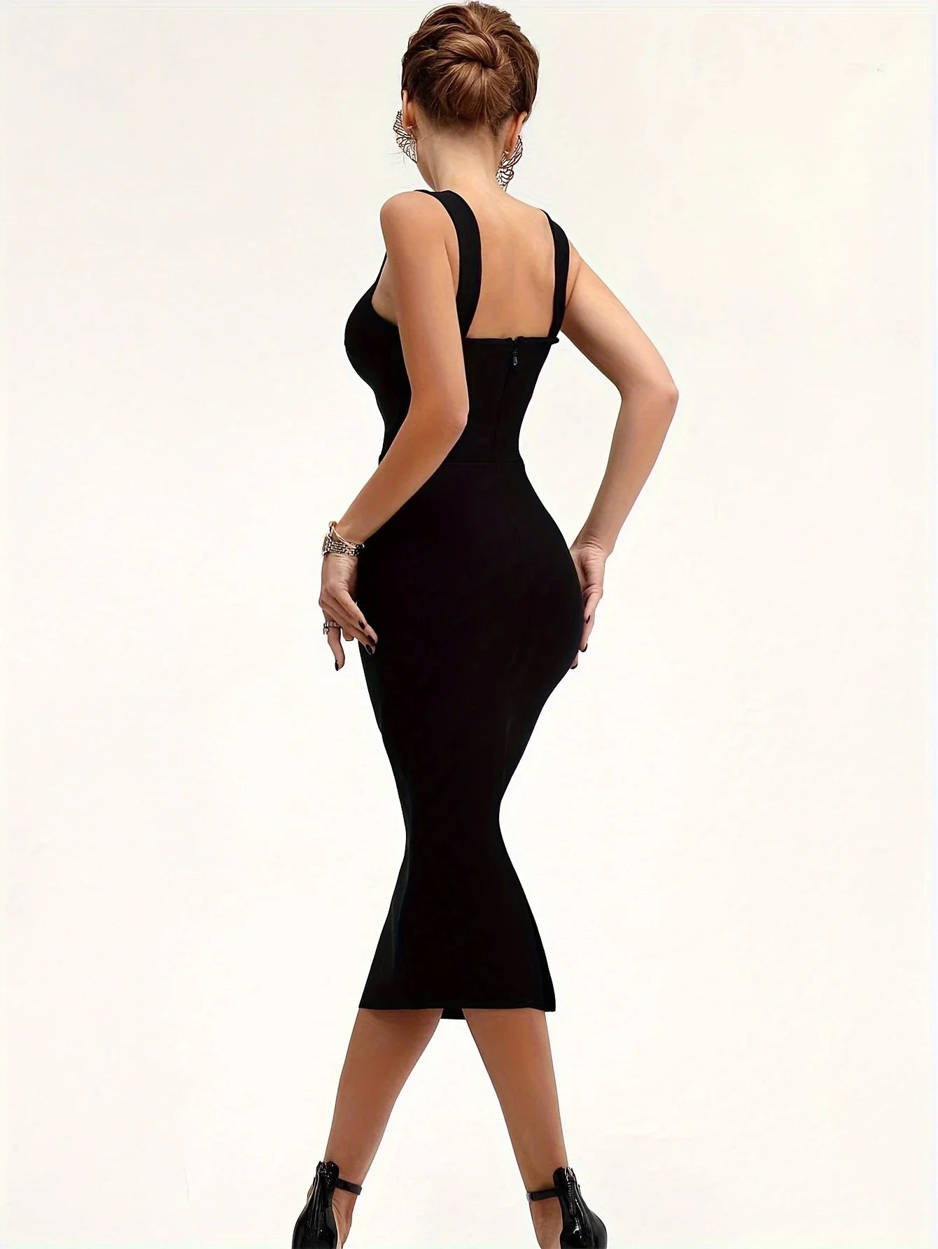 שמלת מידי צמודה בד מחטב גב פתוח - דולי