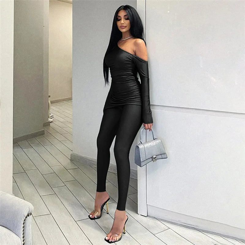 חליפת ערב שני חלקים צמודה מחטבת בד מבריק מכנס צמוד וחולצת כתף חשופה - קימברלי