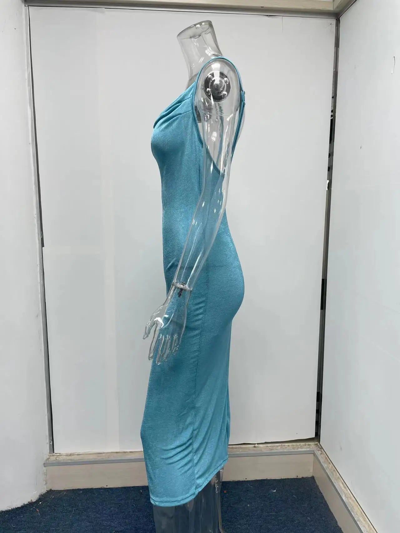 שמלת מידי קיצית סרוגה בעיטור שסע - סמייל