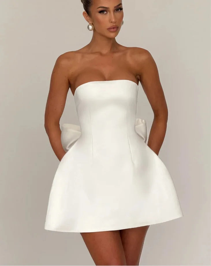 שמלת מיני סאטן בגזרת A בעיטור פפיון קשירה בגב להצמדה במותן - ליליה