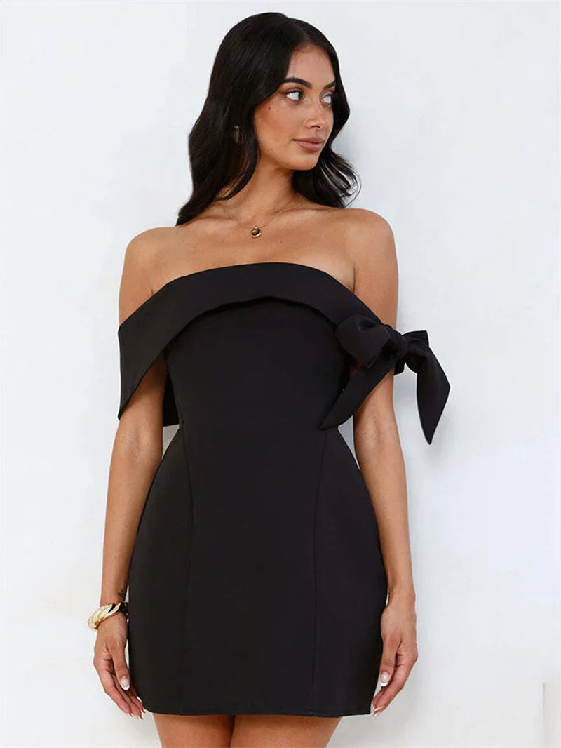 שמלת מיני בגזרת A כתפיים חשופות בעיטור קשירה - שלי