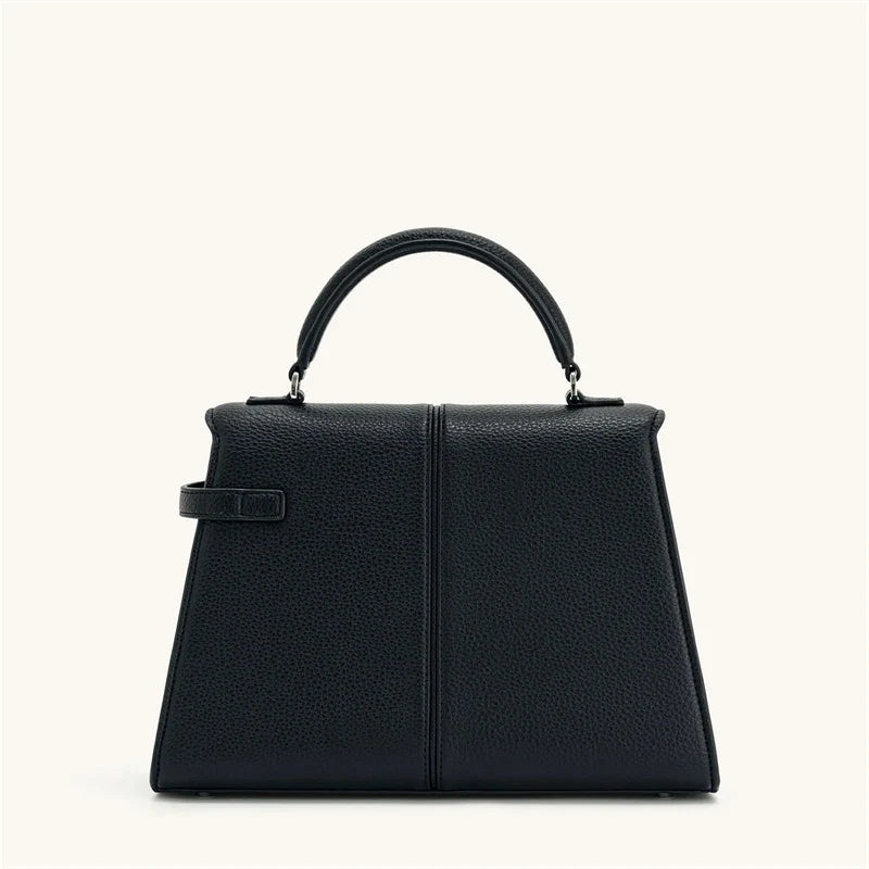 Leather bag with luxury design