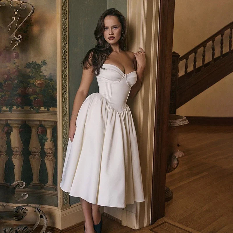 שמלת מידי סטרפלס בגזרת A בעיצוב אלגנטי - Simone