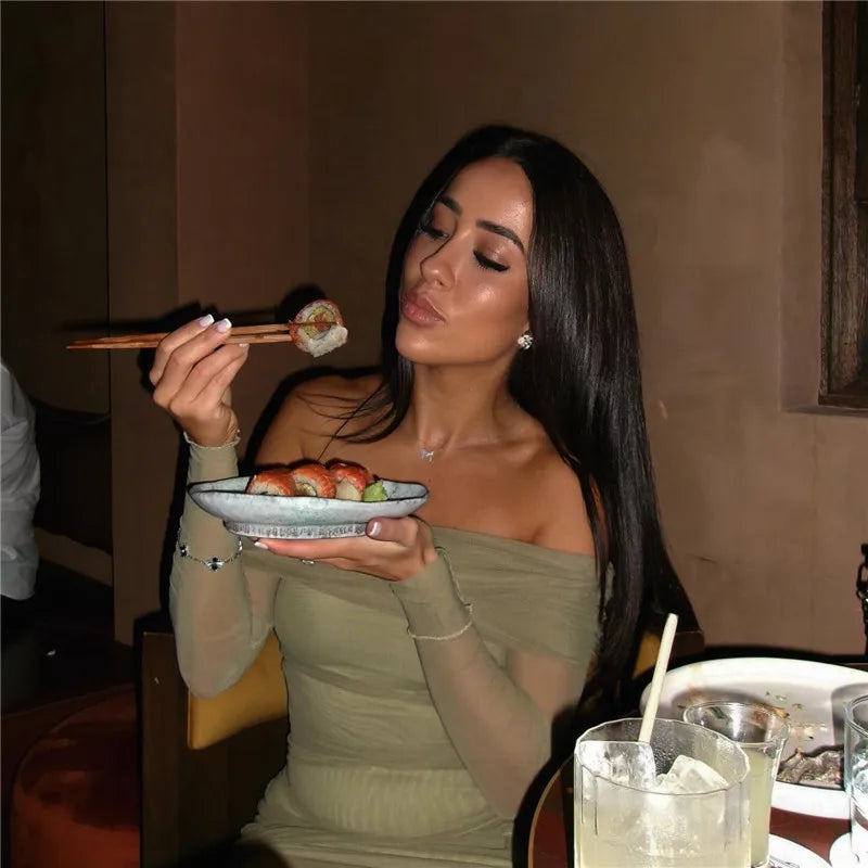 שמלת מיני שיפון כתפיים חשופות בעיצוב קשירה - CAMI