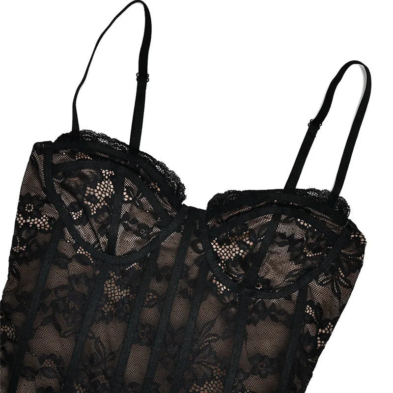 שמלת מיני סאטן בגזרת בלון בעיצוב מחוך ושרוולון תחרה - מיאלה