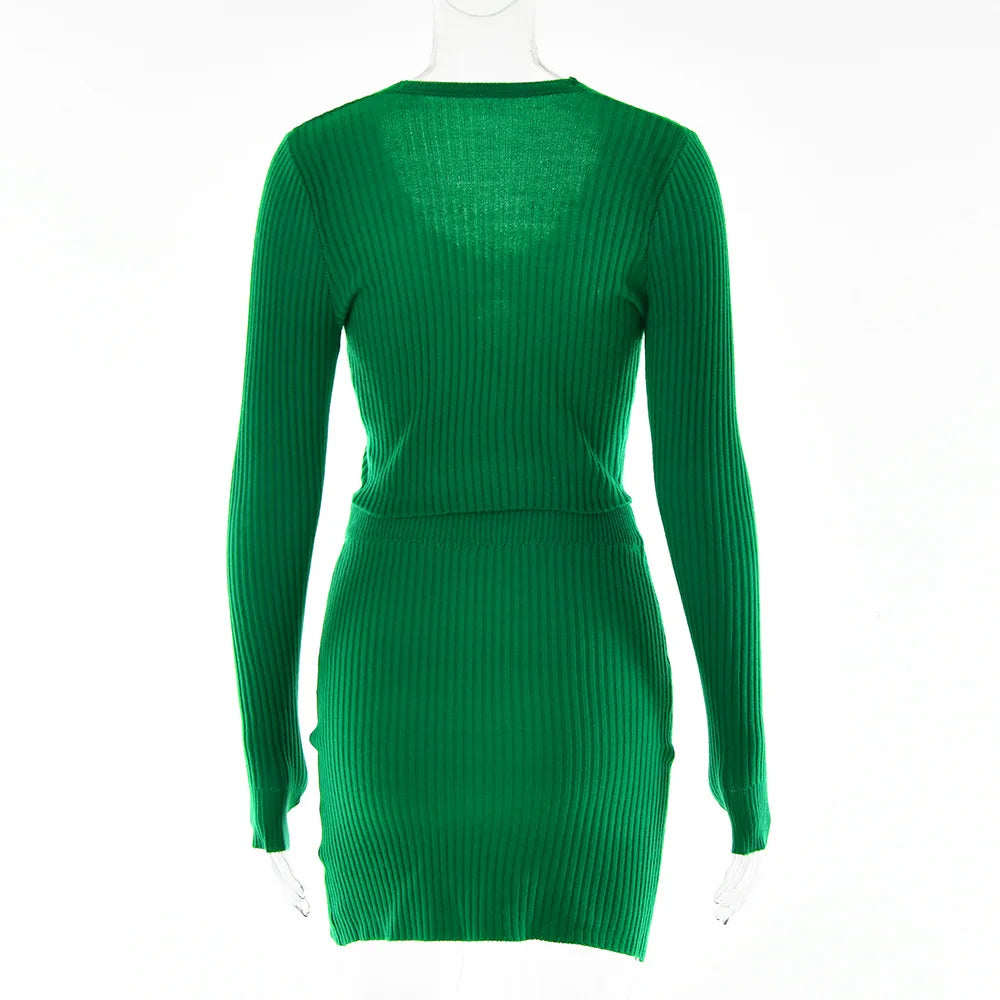 סט סרוג חצאית מיני וחולצת סגירת כפתורים - כרמי