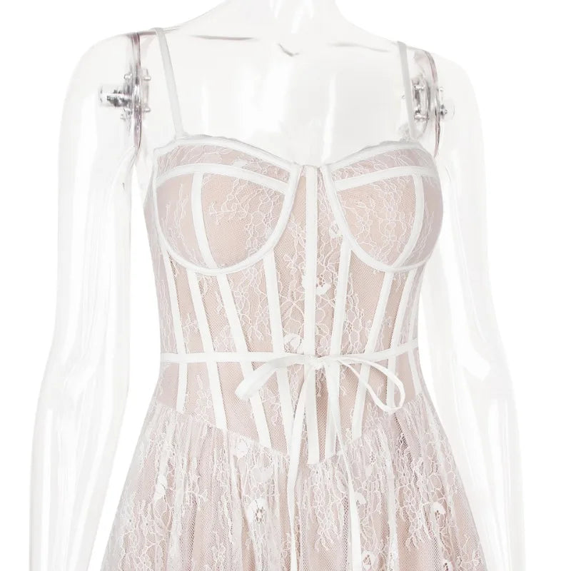 שמלת מיני תחרה בגזרת A בעיצוב מחוך - מילאן