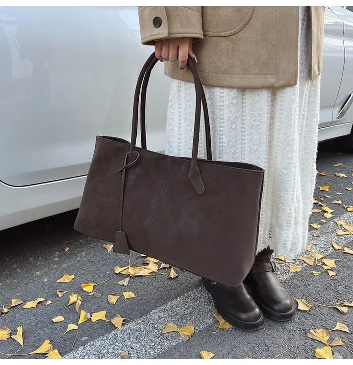 Suede bag with classic design