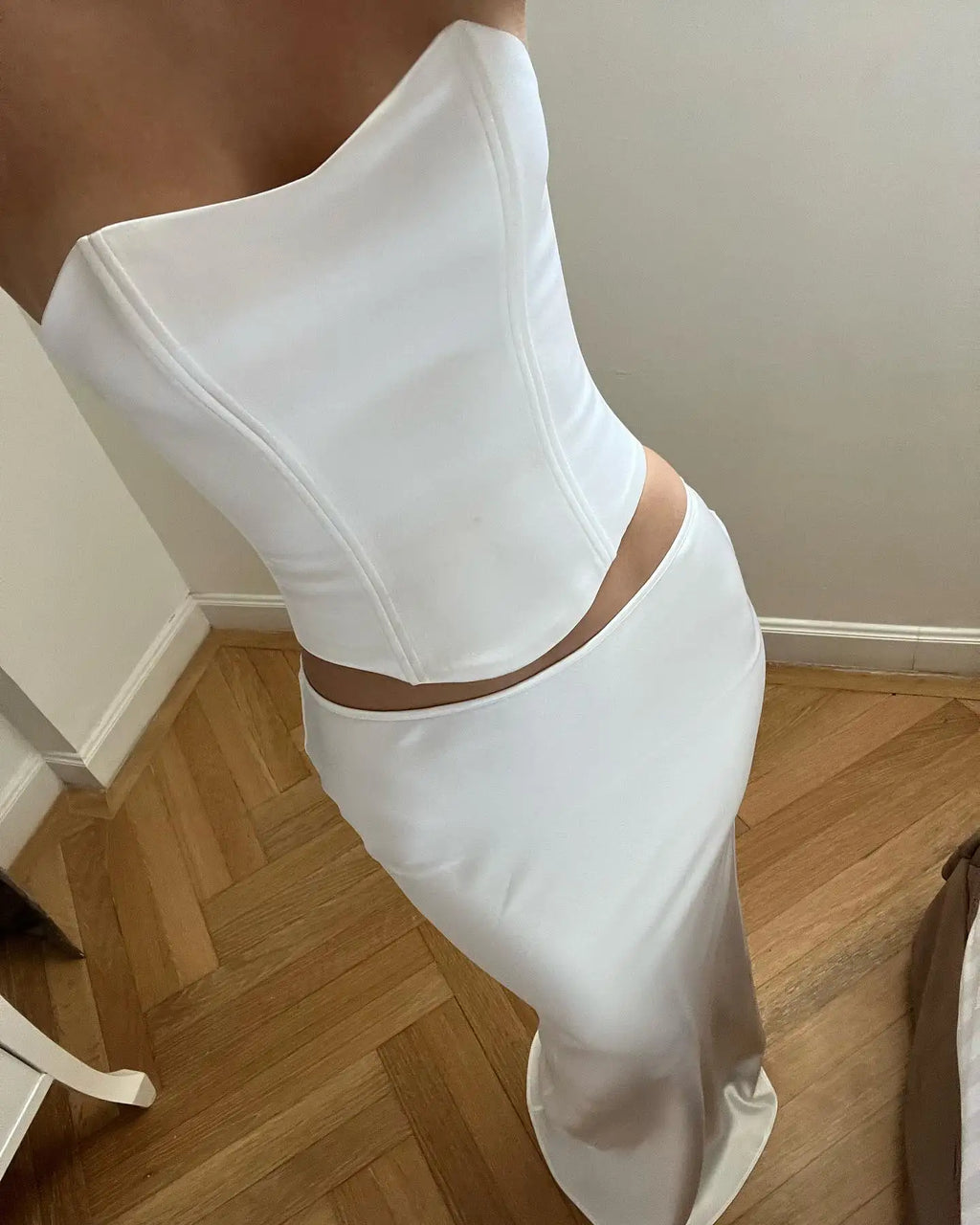 סט סאטן שני חלקים טופ סטרפלס וחצאית מקסי - סיאנה