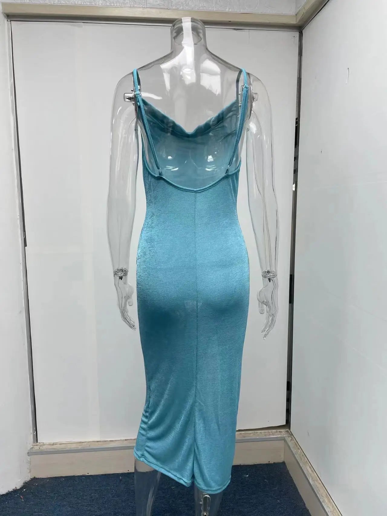 שמלת מידי קיצית סרוגה בעיטור שסע - סמייל