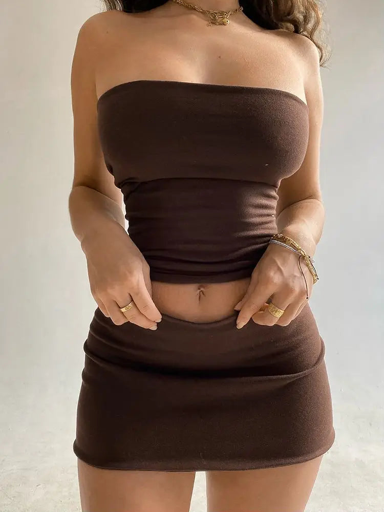 סט שני חלקים טופ סטרפלס וחצאית מיני - טני