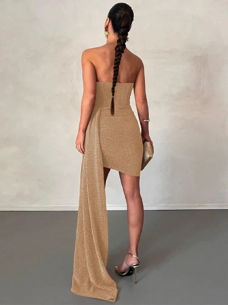 שמלת מיני סטרפלס נצנצים בעיצוב מחוך בעיטור שובל - SOL