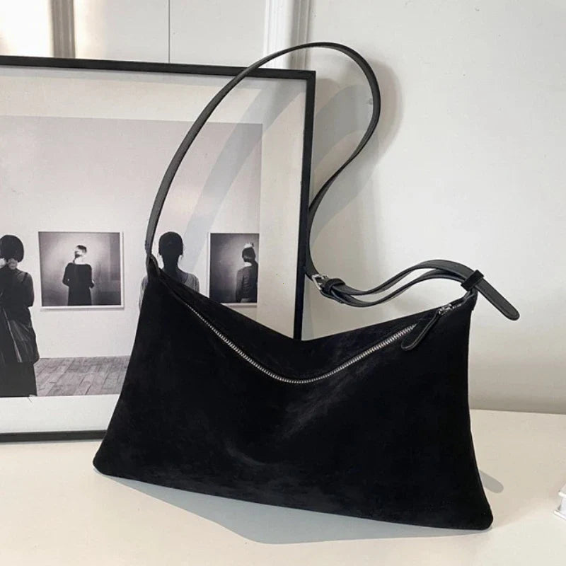 Suede bag with classic design