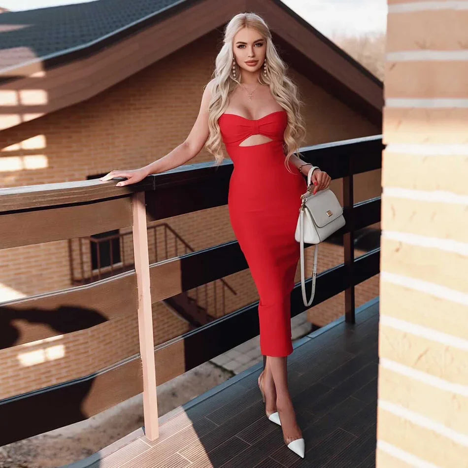 שמלת מידי צמודה בד מחטב בעיצוב פתח - נילי