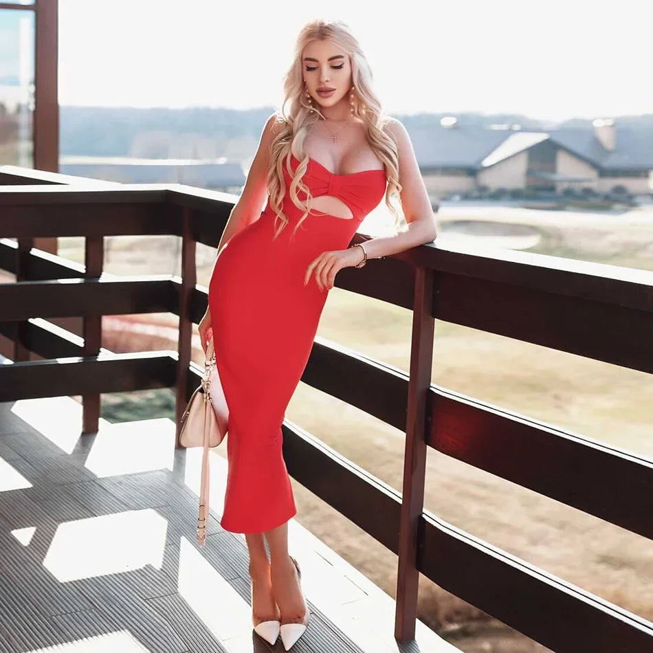 שמלת מידי צמודה בד מחטב בעיצוב פתח - נילי