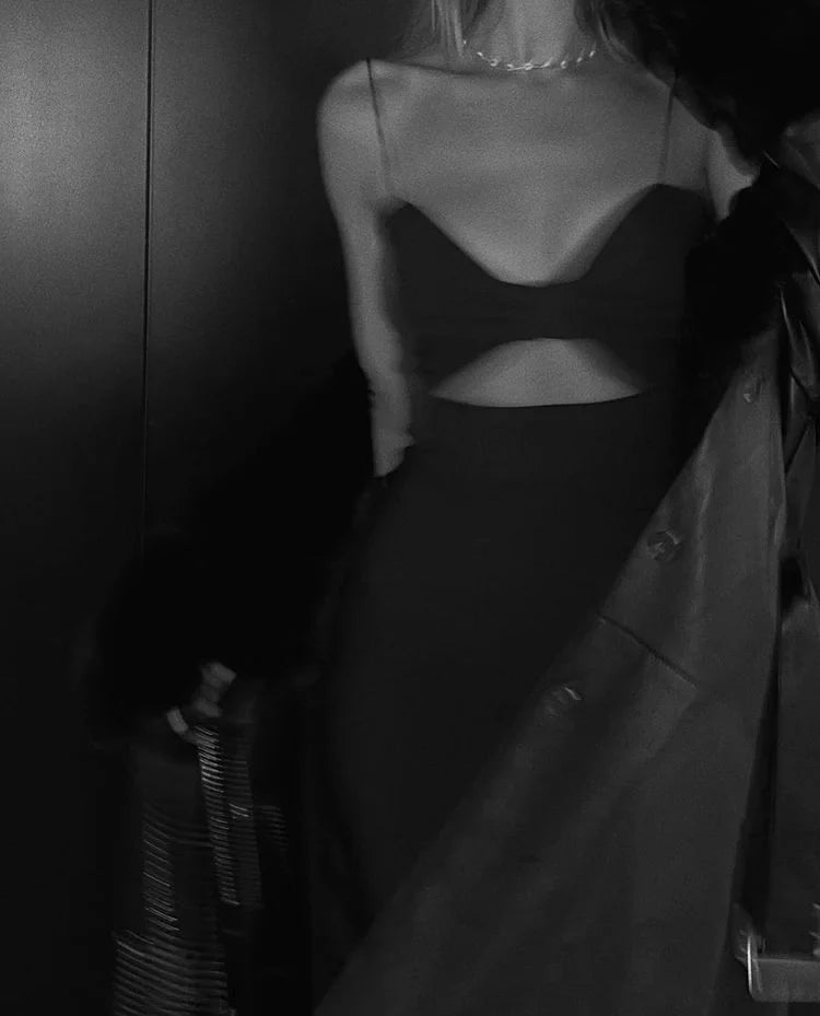 שמלת מידי צמודה בד מחטב בעיצוב פתח - נילי