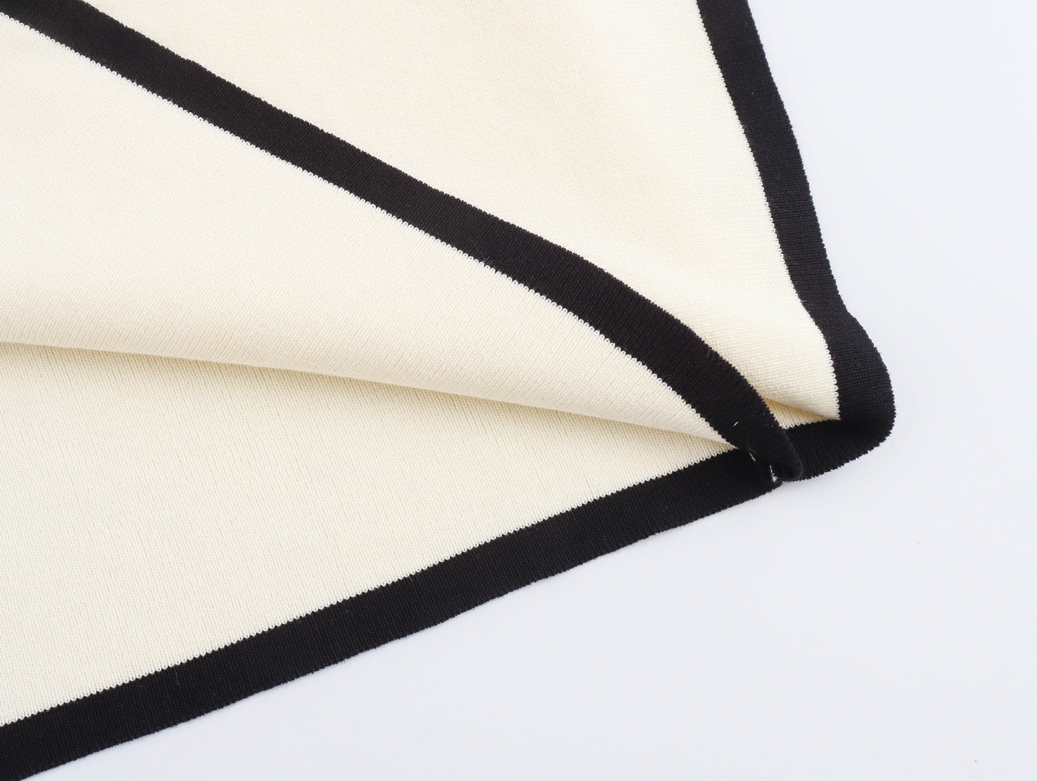 שמלת מיני סטרפלס סרוגה בעיצוב מיוחד קשירת עליונית במותן - הלן